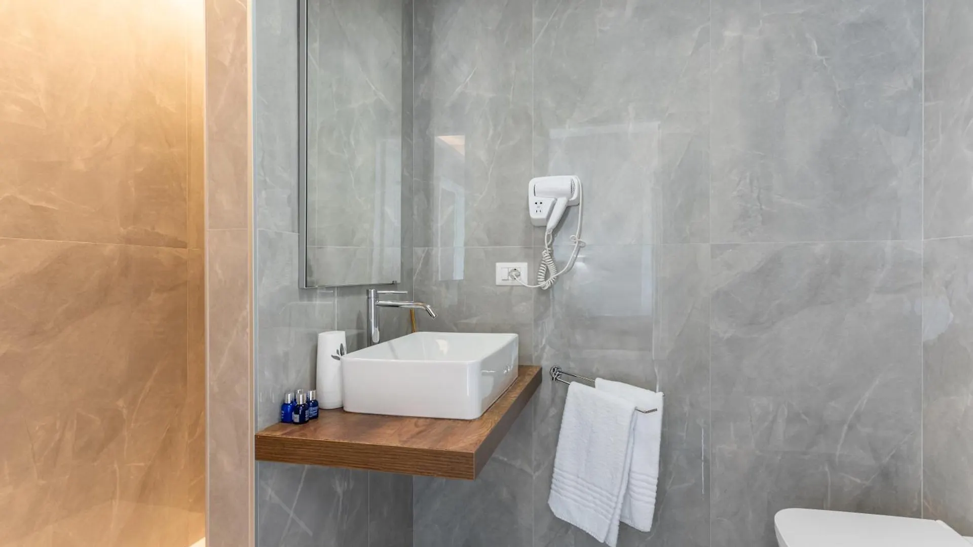 Rome Plaza Suites, Luxury Collection بيت ضيافة